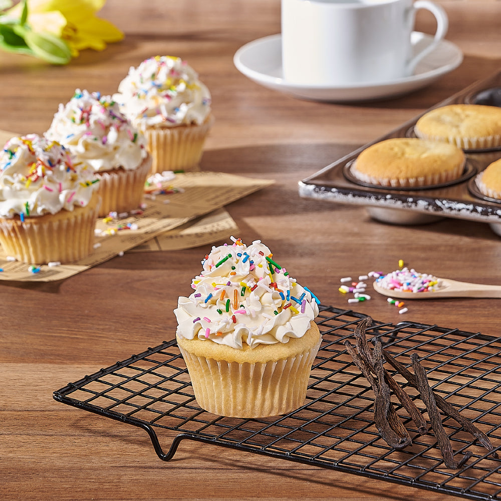 Vanilla Birthday Cupcake Cake – how the gift is presented