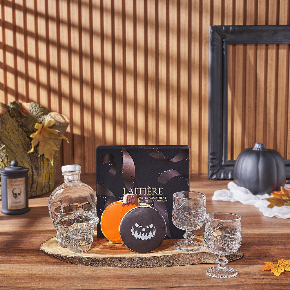 Crystal Head Vodka Halloween Gift Set with Snifter Glasses and Cookies – how the gift is presented