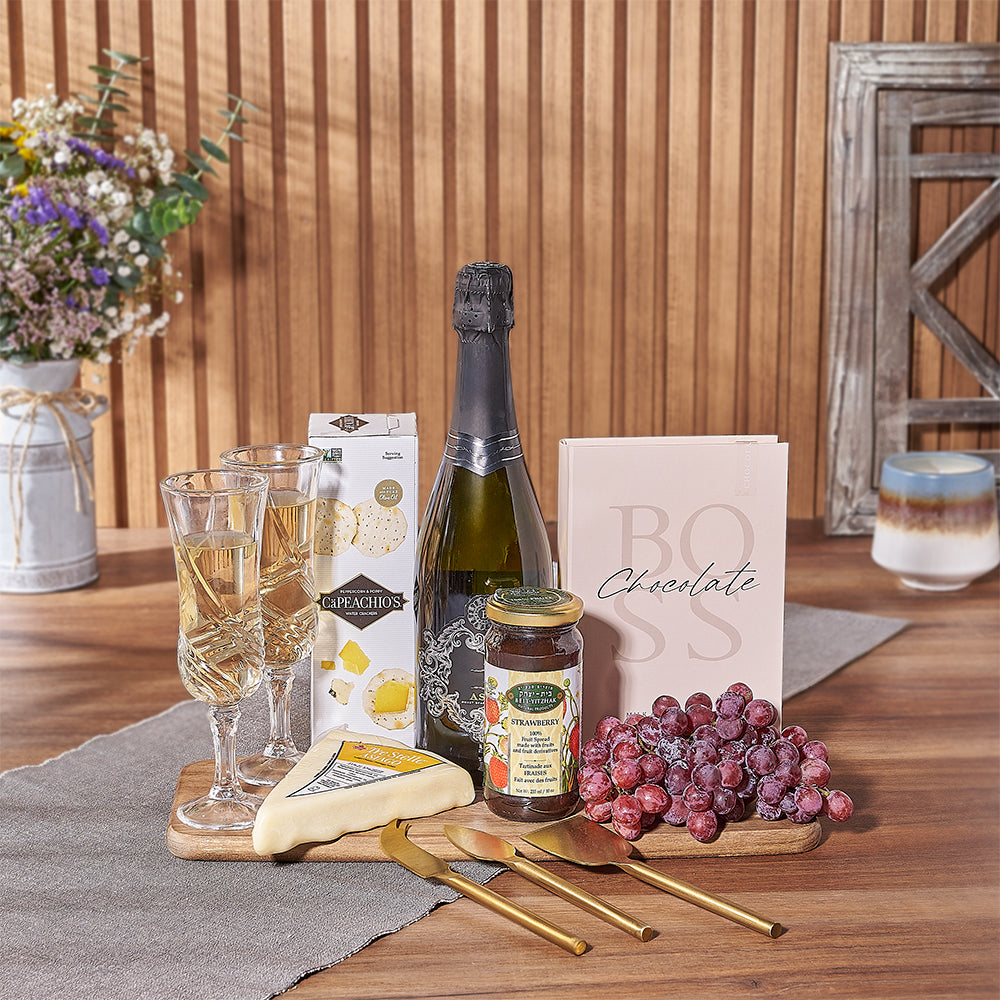 Sparkling Kosher Wine with Charcuterie Board – how the gift is presented