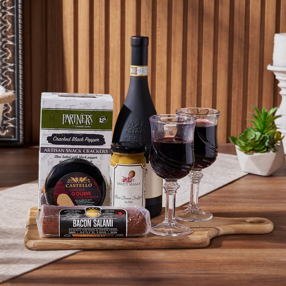 Wine Gift Basket with Artisanal Salami – how the gift is presented