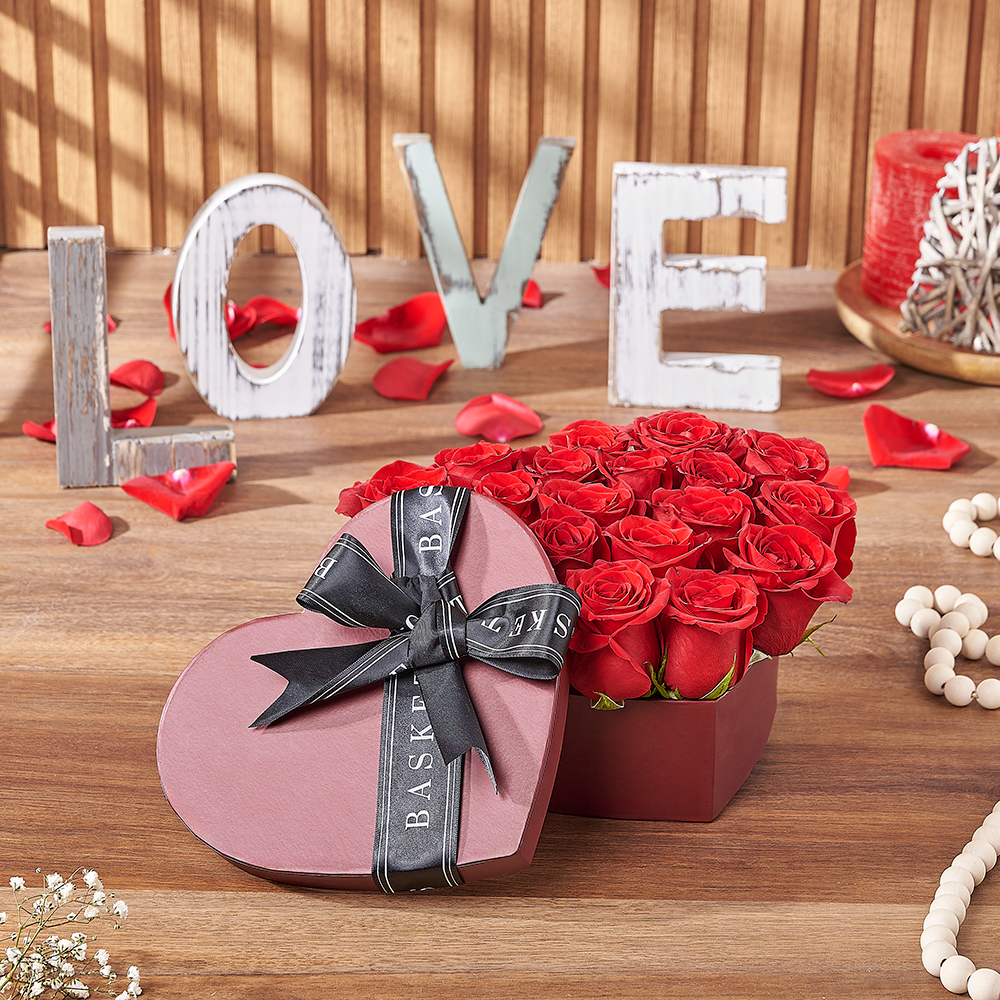 Luxurious Heart-Shaped Hat Box with Red Roses – how the gift is presented