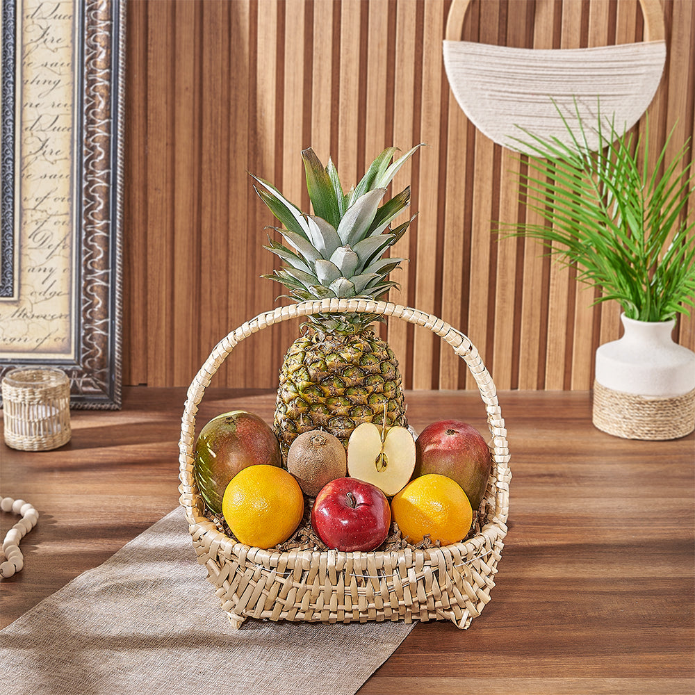 Small Wide Boat Basket with Assorted Tropical Fruits – how the gift is presented