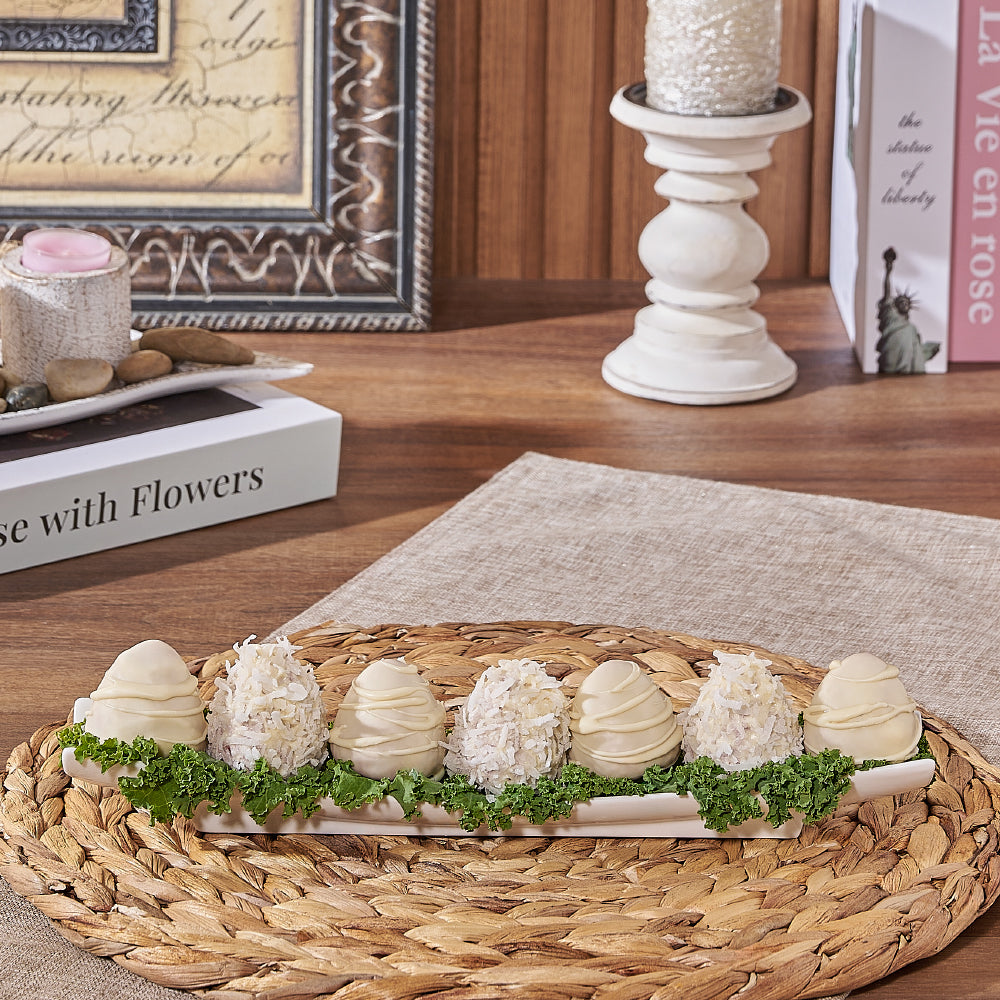 Premium White Chocolate Strawberry Gift Box on Ceramic Dish – how the gift is presented