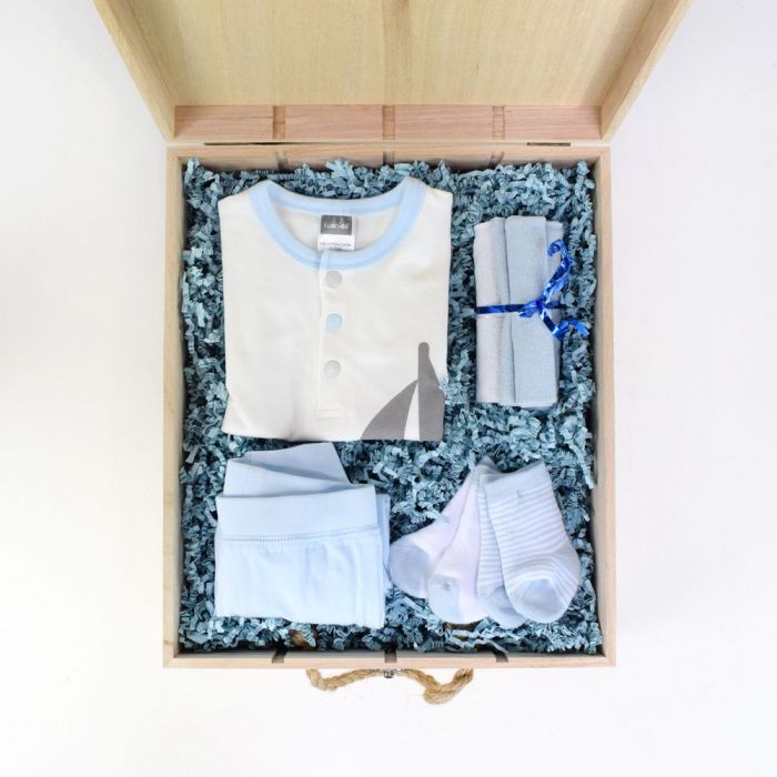 Celebrate Baby Boy Arrival Gift Crate with Apparel and Washcloths – how the gift is presented