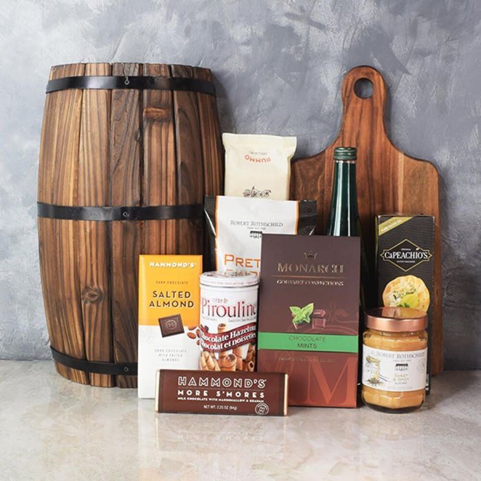 Rosh Hashanah Kosher Treats Gift Basket with Artisan Board – how the gift is presented