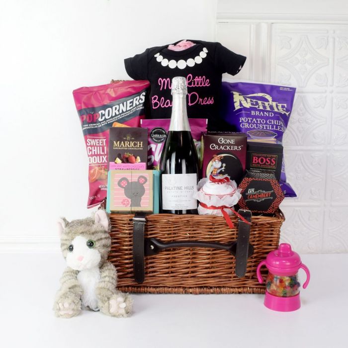 Elegant Champagne Gift Basket with Fine Chocolates and Snacks – how the gift is presented