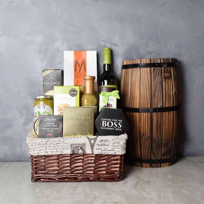 Pasta and Red Wine Gourmet Basket with Brie Cheese and Smoked Salmon Pâté – how the gift is presented