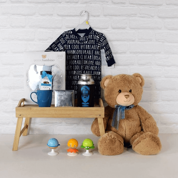 Elegant Baby Gift Set Featuring Plush Bear and Muslin Swaddles – how the gift is presented