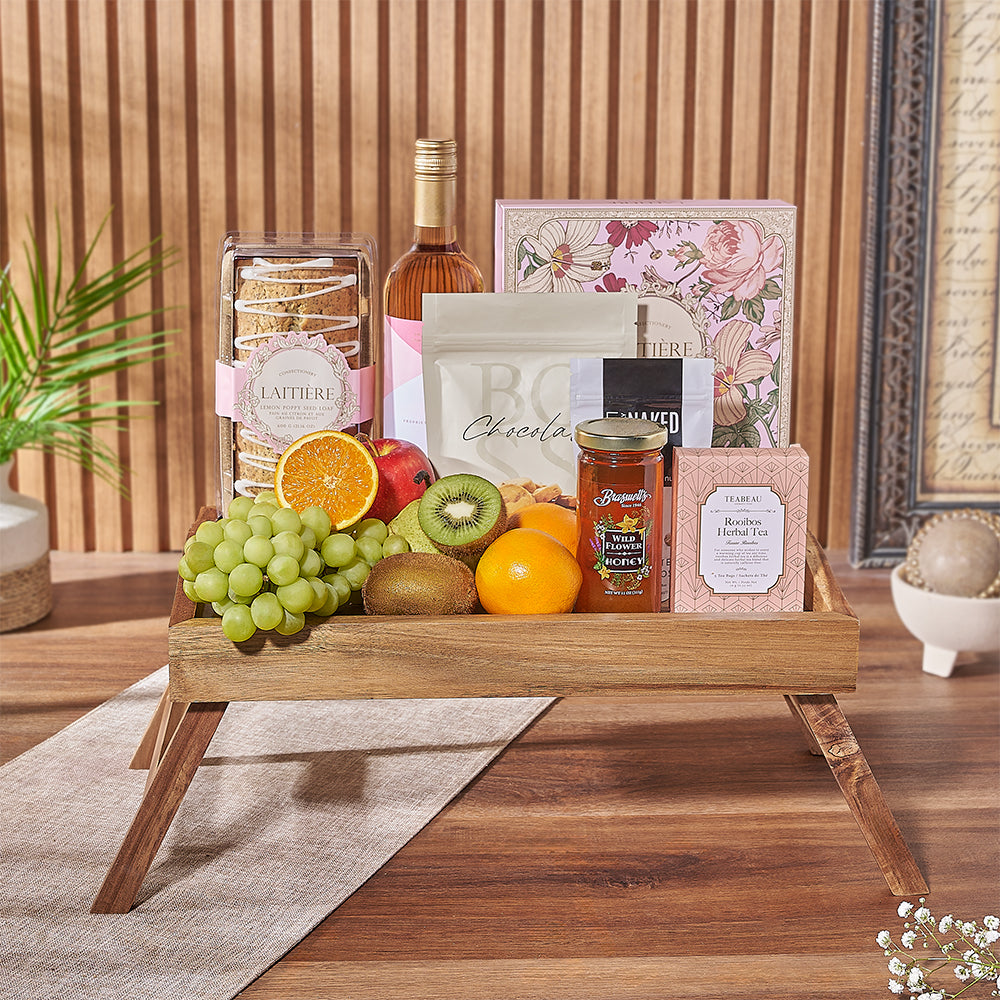 Fruit Basket with Wine Gift – how the gift is presented