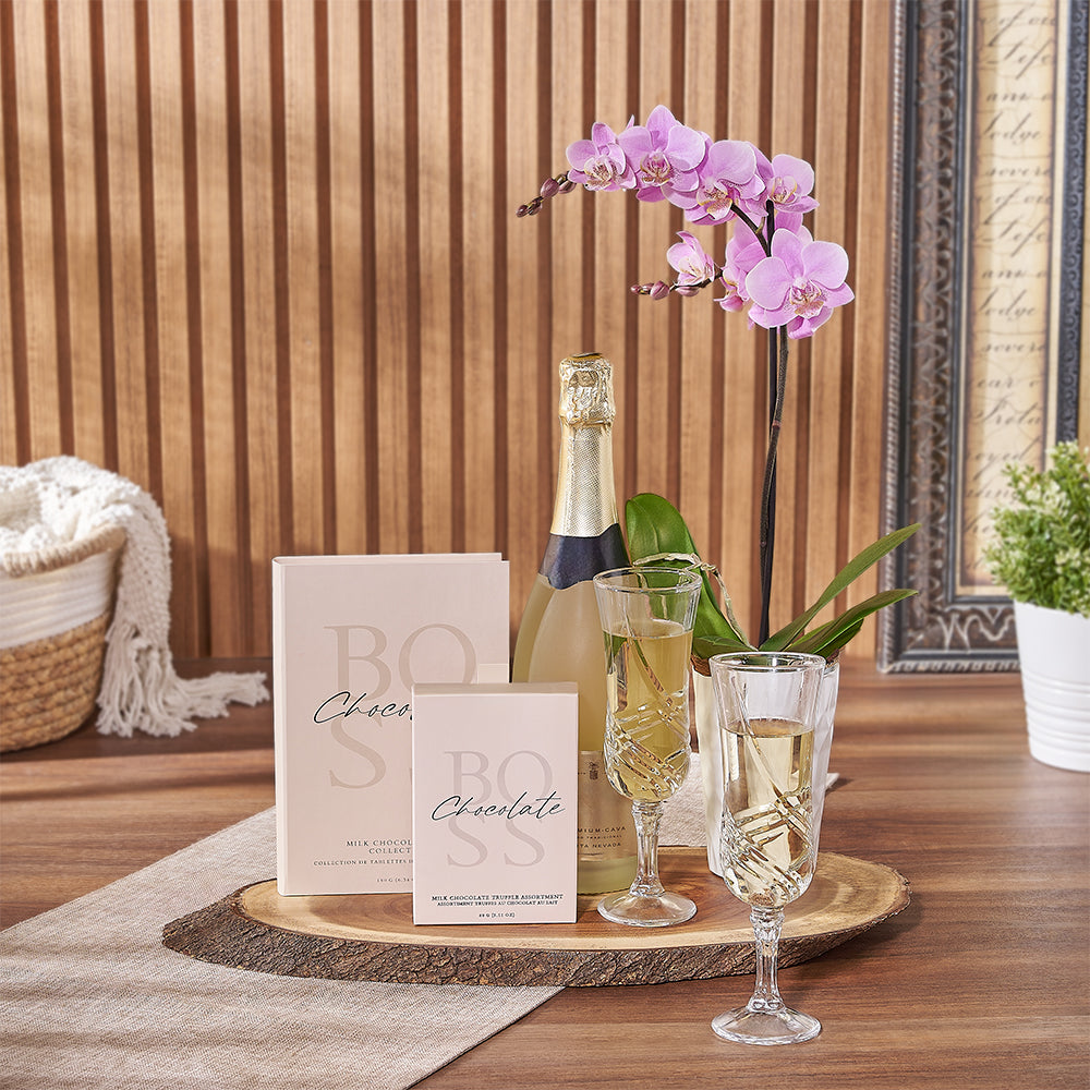 Housewarming Gift Basket with Sparkling Wine and Phalaenopsis Orchid – how the gift is presented