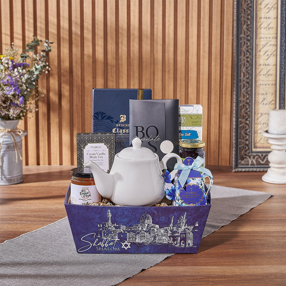 With the Cozy Kosher Tea &amp; Chocolate Gift Tray, indulge in a gourmet gift worth sharing, Ottawa delivery