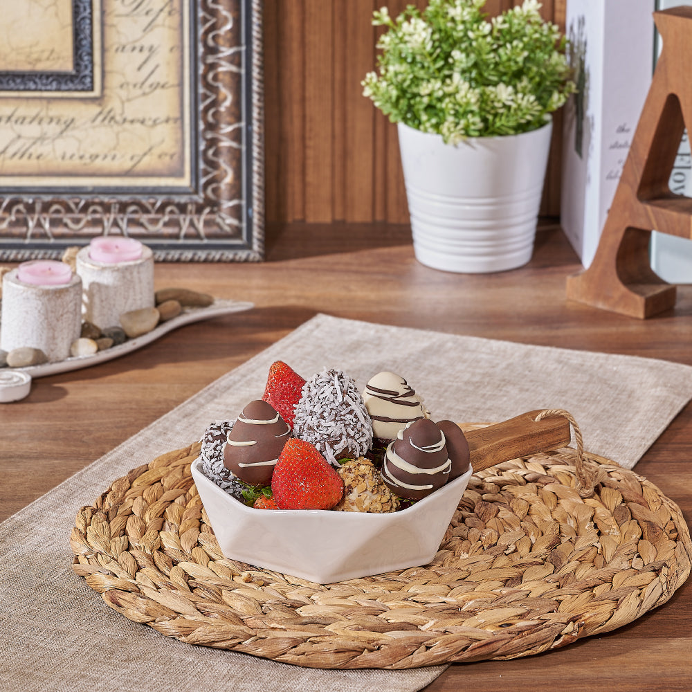Gourmet Chocolate Strawberry Buttercup Dish Gift Box – how the gift is presented