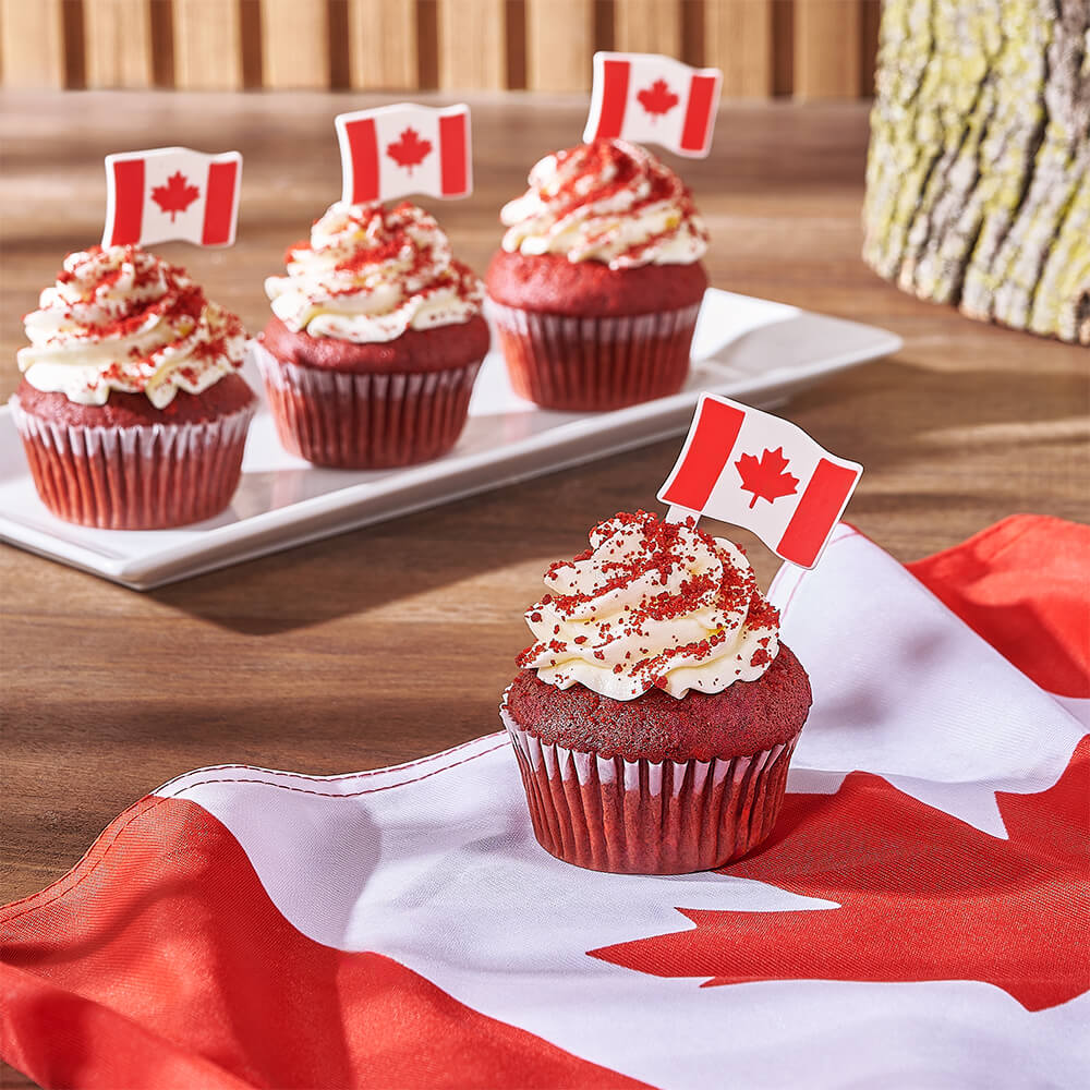 Red Velvet Cupcakes with Flag Decorations – how the gift is presented