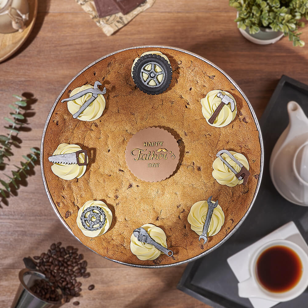 Giant Chocolate Chip Cookie Father's Day Gift Basket – how the gift is presented