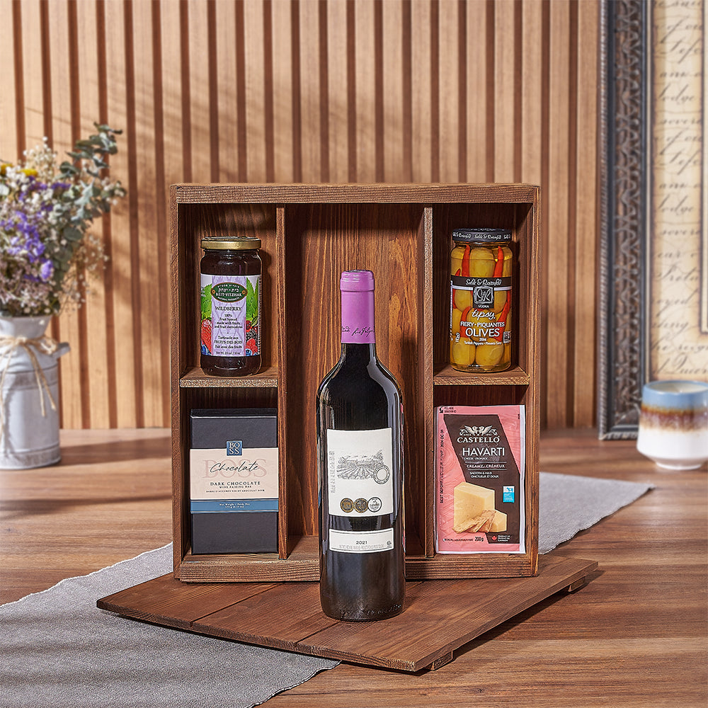 Large Wooden Decanter Box with Kosher Wine and Gourmet Snacks – how the gift is presented