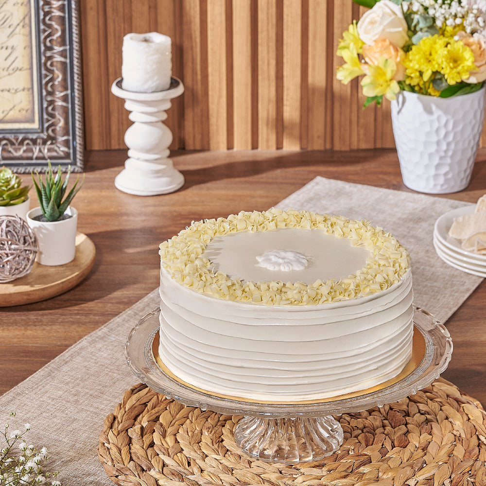 Classic 9-Inch Three-Layer Vanilla Buttercream Cake – how the gift is presented