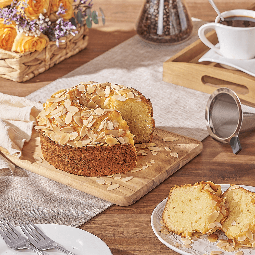 Moist Lemon Almond Coffee Cake – how the gift is presented