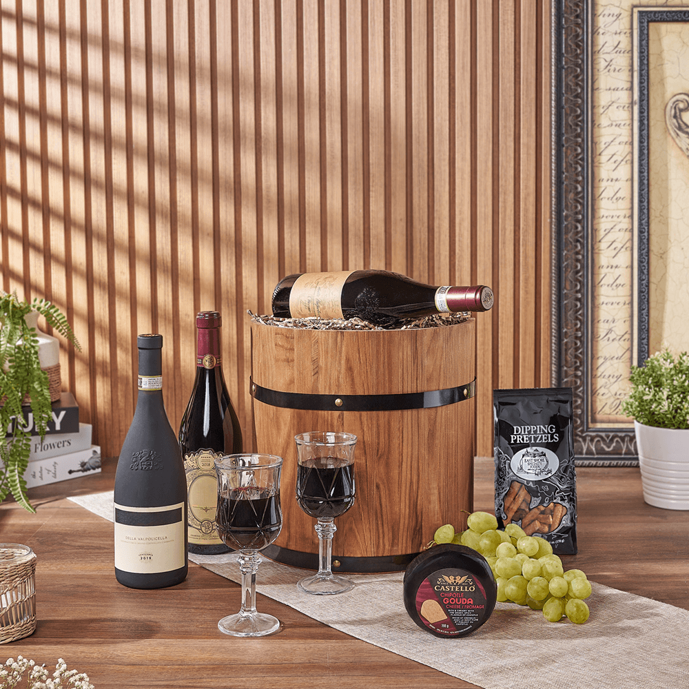 Castello Cheese and Wine Gift Set with Green Grapes in Half Barrel – how the gift is presented