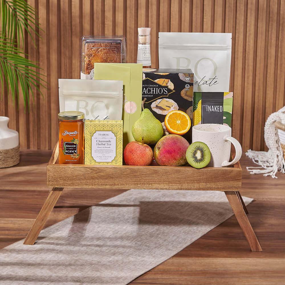 Signature Whiskey and Gourmet Treats Gift Basket – how the gift is presented