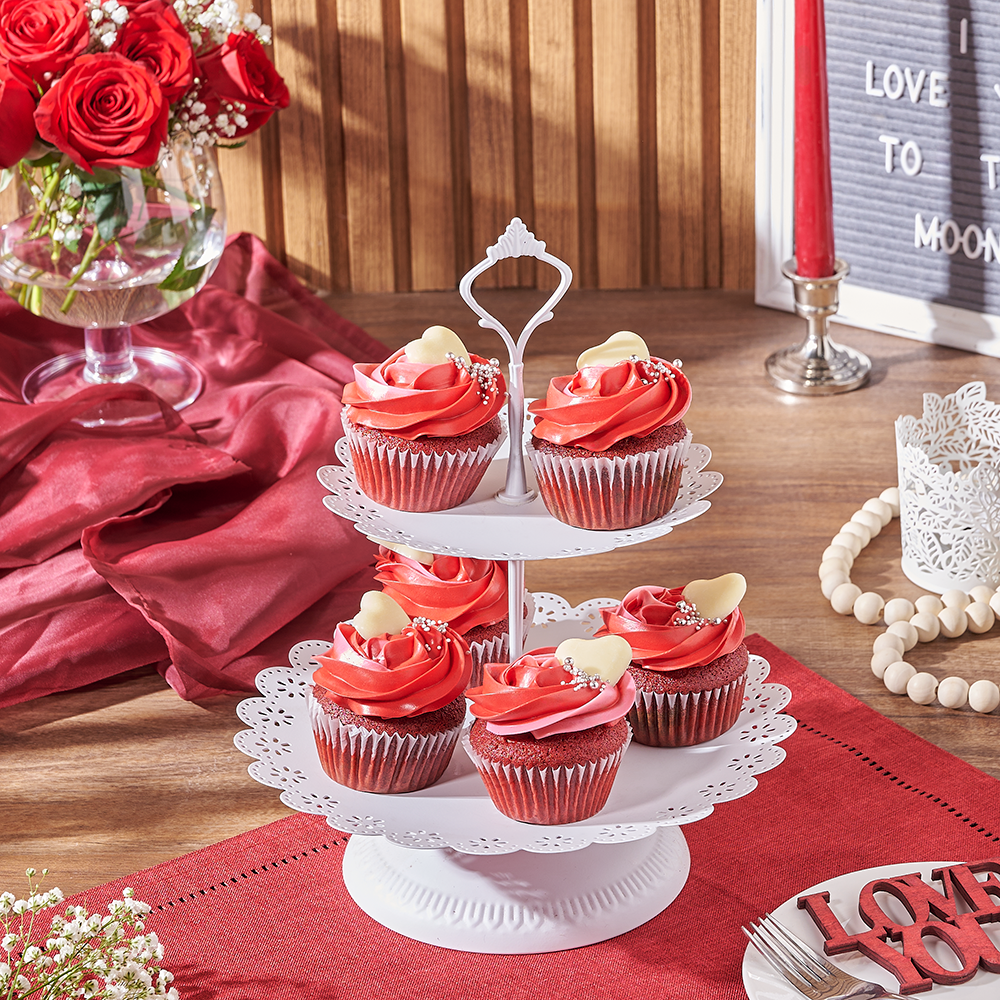 Heart-Shaped Red Velvet Cupcakes Decorated for Valentine's Day – how the gift is presented