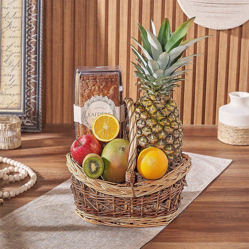 Small Boat-Shaped Two-Tone Gift Basket – how the gift is presented