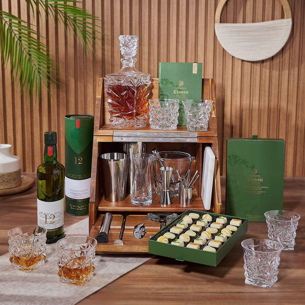 Whiskey Decanter Bar Set Gift Basket – how the gift is presented