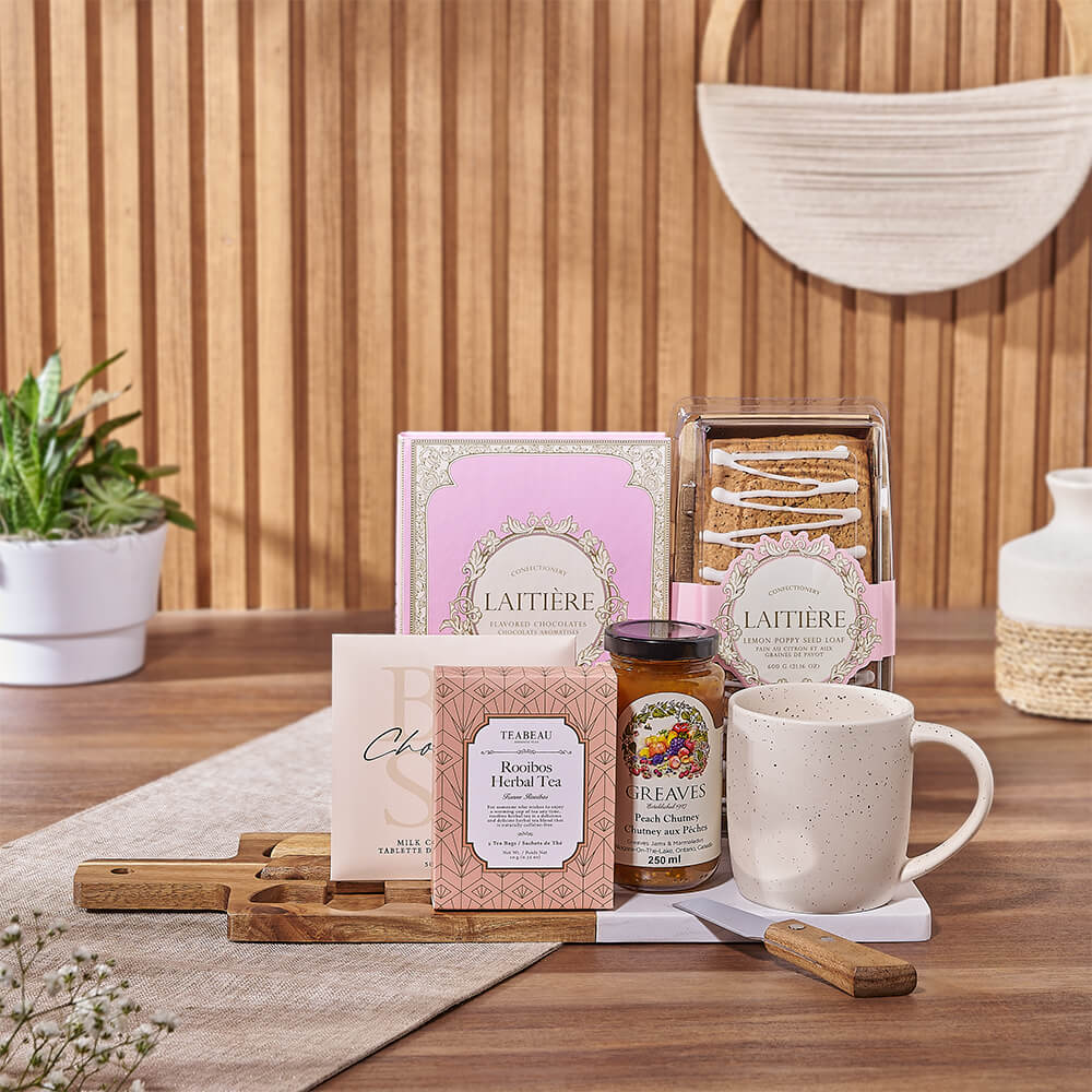 White Chocolate and Tea Snack Basket – how the gift is presented
