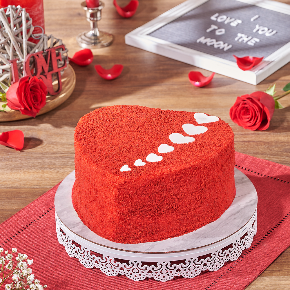 Romantic Valentine's Cake Featuring White Chocolate Heart Decorations – how the gift is presented