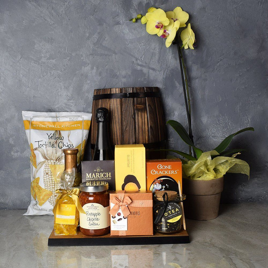 Celebrate a friend who is just settling into their new home by sending the No Place Like Home Housewarming Gift Basket from Ottawa Baskets - Ottawa Delivery