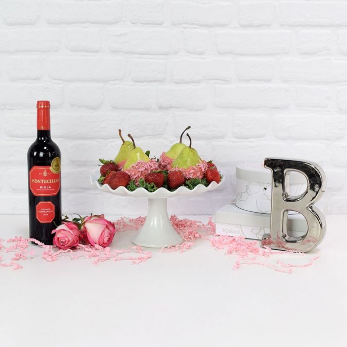 Wine Gift Basket with Dipped Pears – how the gift is presented