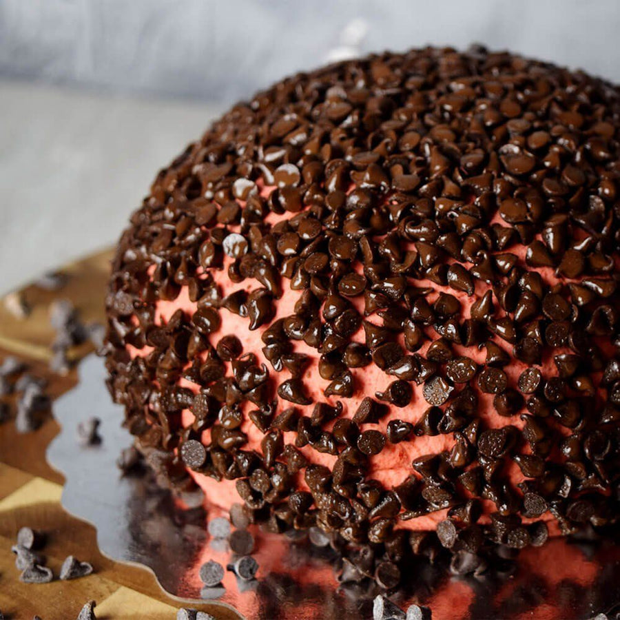 The Red Velvet Cheese Ball is sure to be a hit at any party. This sweet version of our classic cheese ball is guaranteed to blow away red velvet lovers and will have everyone coming back for more. Also included is a sturdy teak and acacia wood cutting board from Ottawa Baskets - Ottawa Delivery