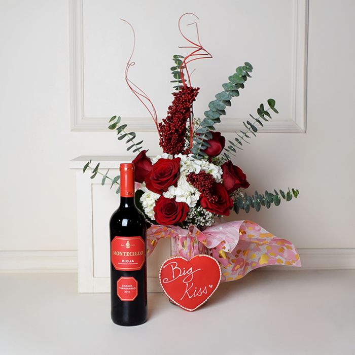 Rose and Hydrangea Vase with Wine from Ottawa Baskets - Flower Gift - Ottawa Delivery.